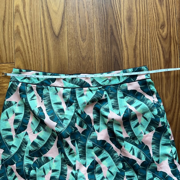 Olive and Oak size L cute fun shorts - Picture 2 of 4